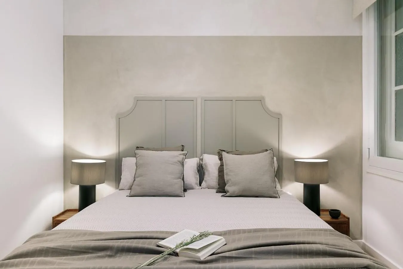 Apartment Baia - Studio And Balcony In Eixample Esquerra Barcelona