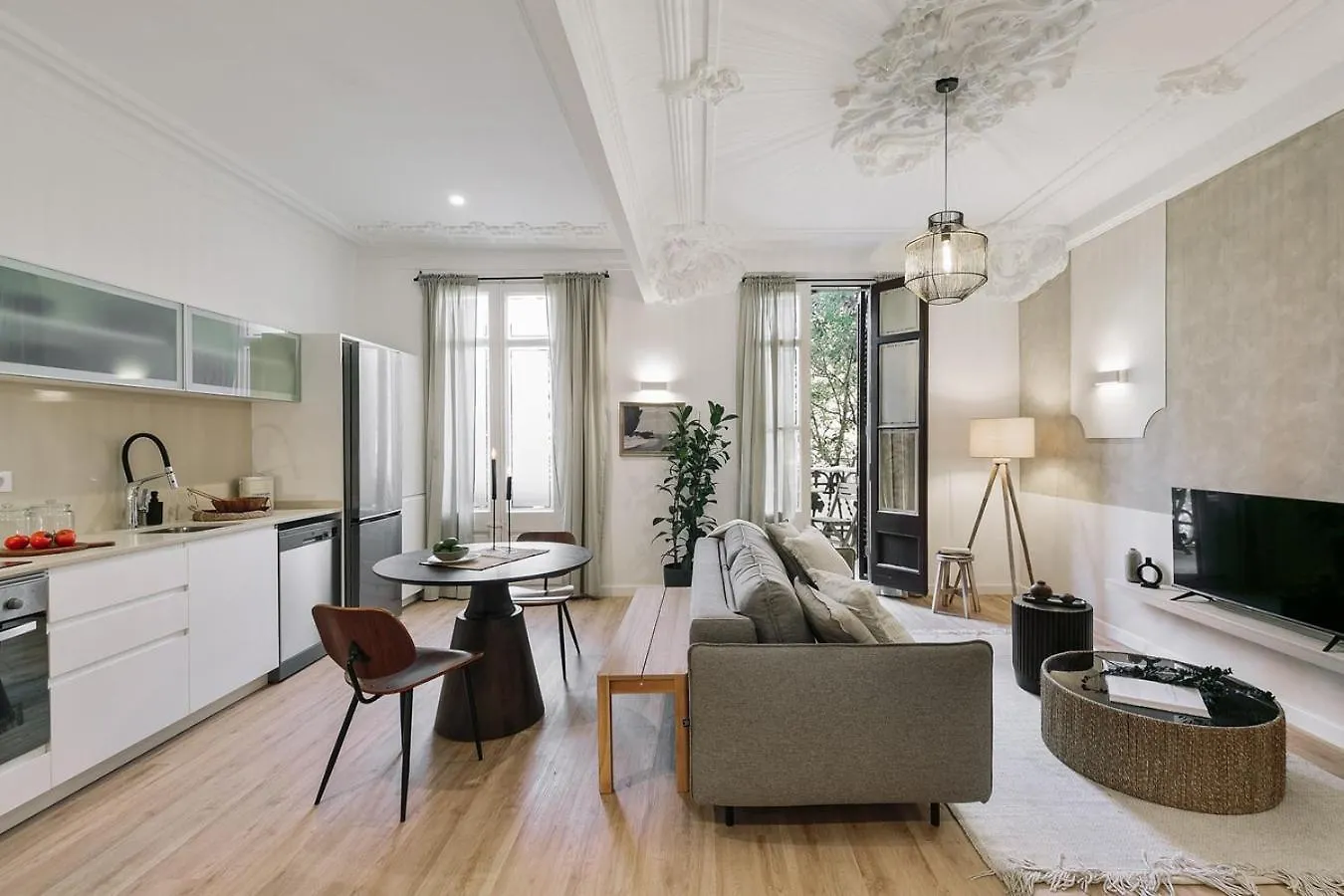 Apartment Baia - Studio And Balcony In Eixample Esquerra Barcelona